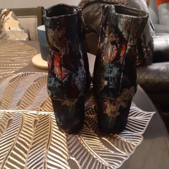 Boots - Picture 3 of 4